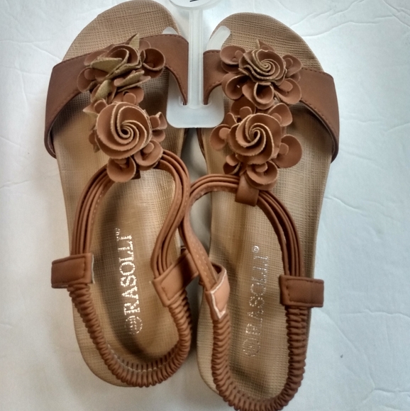 Rasolli Ladies size 9 Tan rose🌹 sandles New! No tags/Suede like material. - Picture 2 of 6